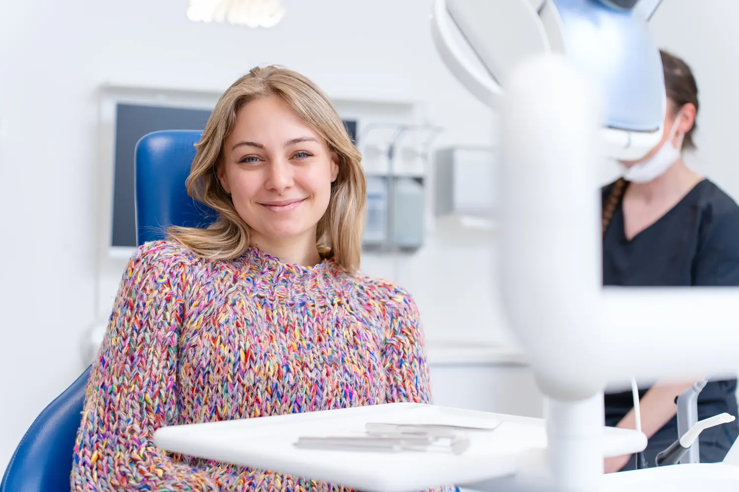 Aufnahme einer Patientin auf Behandlungsstuhl